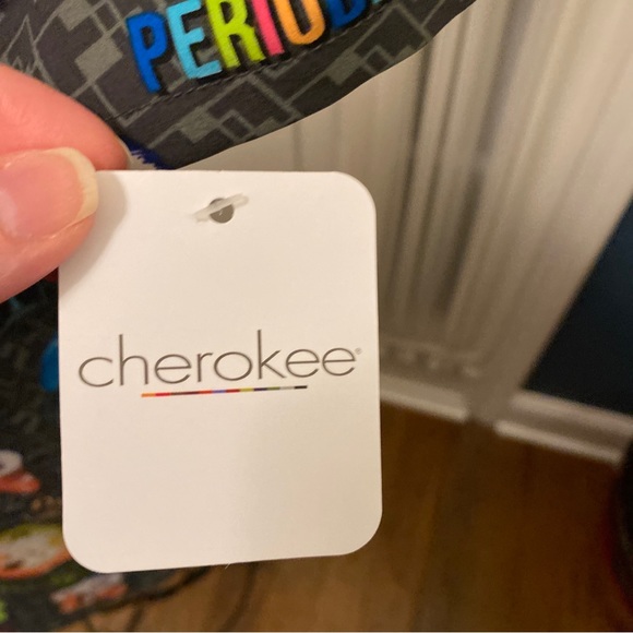 New Cherokee Modern Classic v-neck Grey Animals Extra Small XS women scrub top - Picture 4 of 10